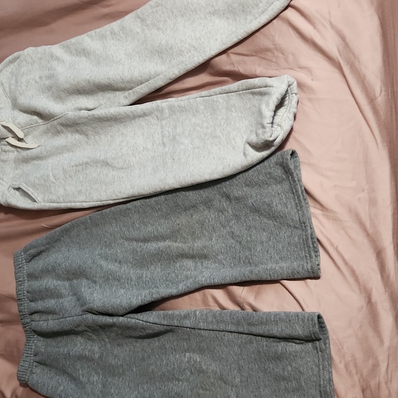 4 Pants. Size 5T. Will Seperate. - Picture 4 of 4